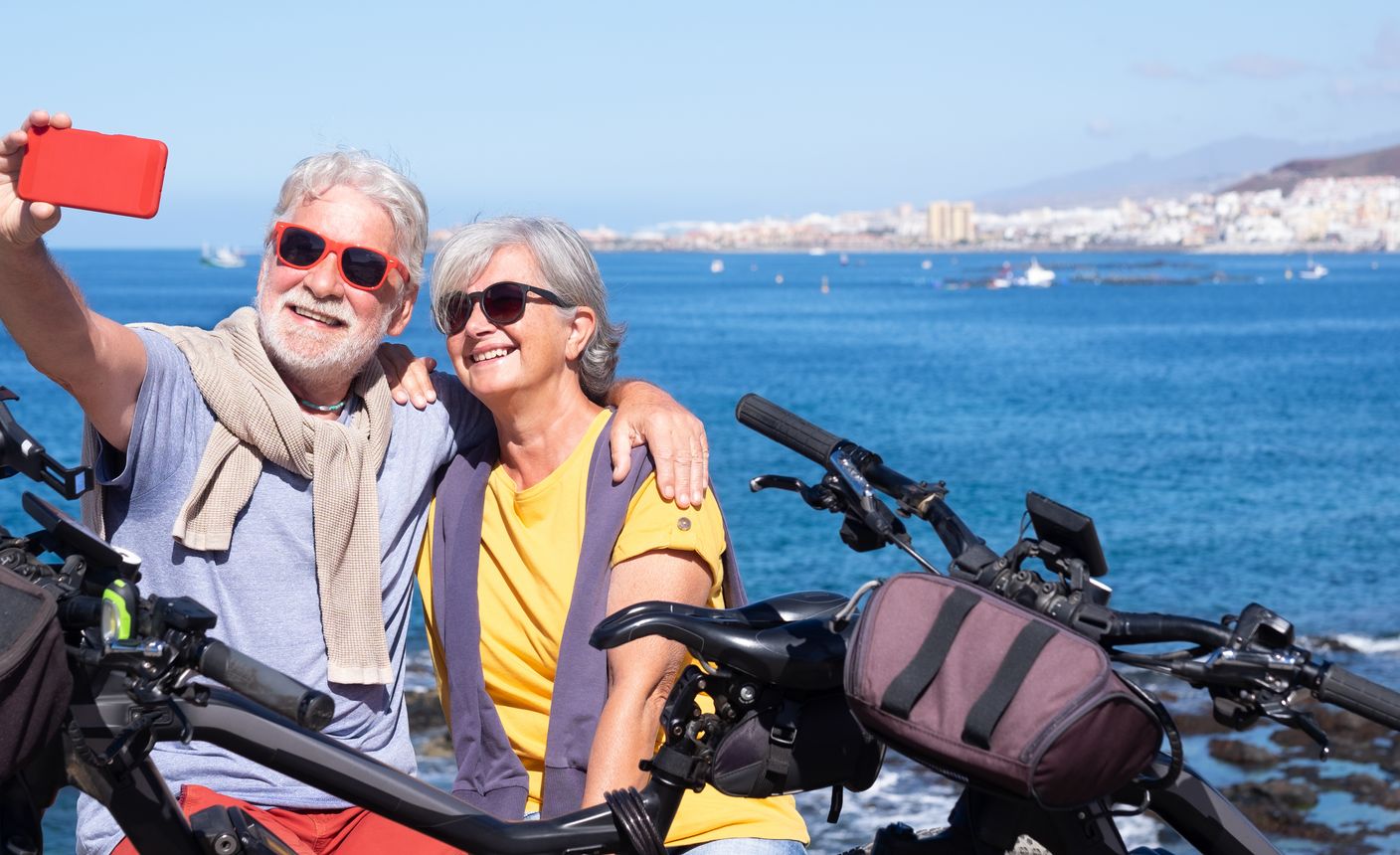 retire travel abroad senior couple